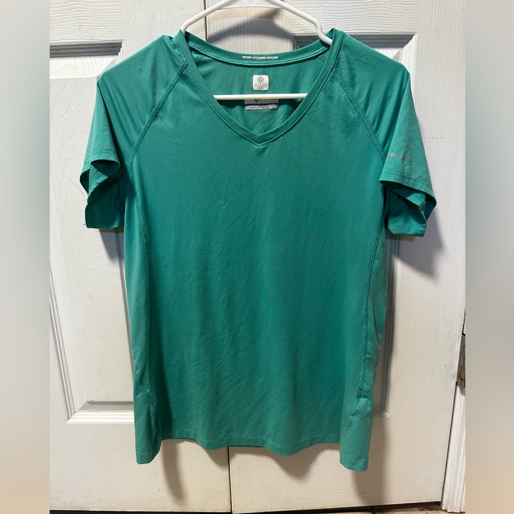 Women’s Columbia shirt